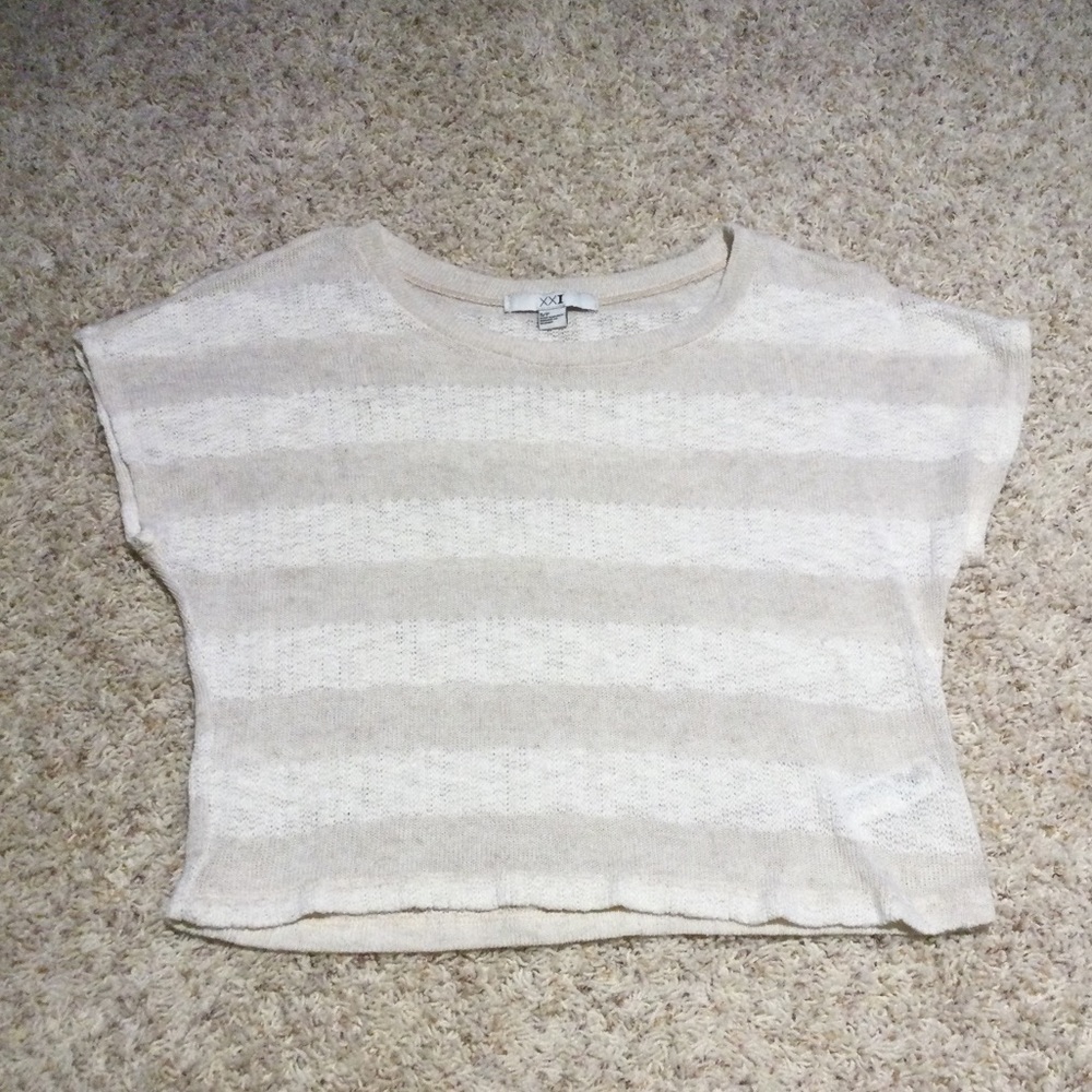 Cute short sleeve sweater top from Forever 21.